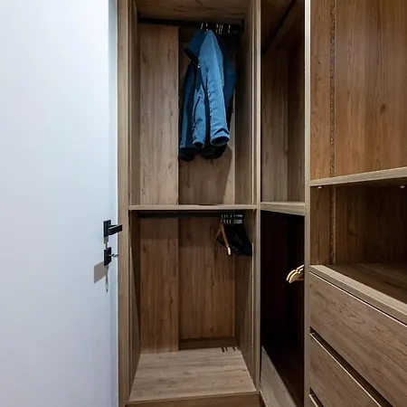 New - Luxury House Near The 3bdr-3bth Apartment *